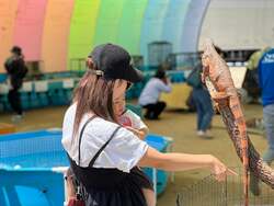 「海辺の公園が動物園に!?　30種以上のいきものと触れ合える2日間限定イベントが神戸で」の写真