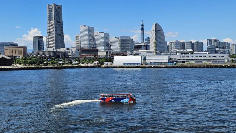 海から眺める横浜