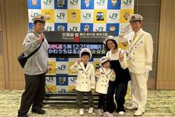 駅長制服を着て記念撮影♪