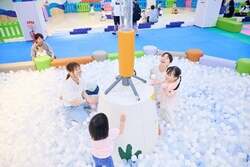 「0歳無料＆ゲームも遊び放題！　平日800円で1日中遊べる新施設が愛知・豊橋にオープン」の写真