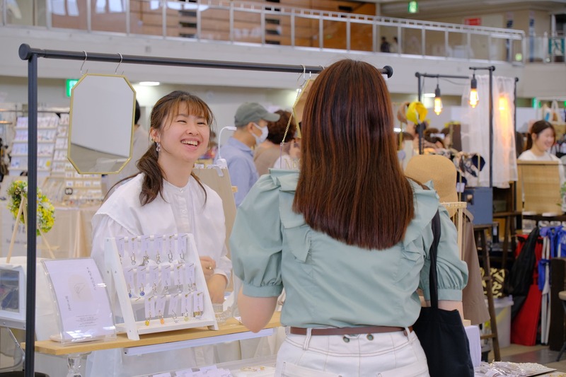 出店者と来場者の交流（前回開催）