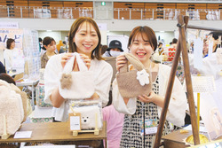 「小学生以下は無料！ 親子でものづくりに没頭できる巨大ハンドメイドマルシェが博多で」の写真