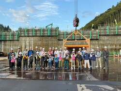 「参加無料！　小中学生と保護者が本物の建設現場を見学＆体験できる「けんせつ探検隊」」の写真