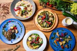 「お風呂が泡のプールに!? 巨大泡バズーカやお菓子選び放題が毎日楽しめるGWイベント」の写真