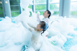 「お風呂が泡のプールに!? 巨大泡バズーカやお菓子選び放題が毎日楽しめるGWイベント」の写真