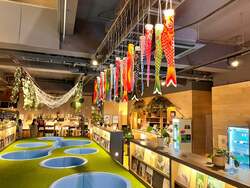 「自分で作ったこいのぼりが天井を泳ぐ！熊谷の温浴施設で「こどもの日」ワークショップ」の写真