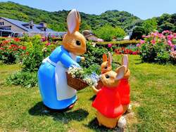 「淡路島・イングランドの丘にピーターラビット登場！　限定メニューやスタンプラリーも」の写真