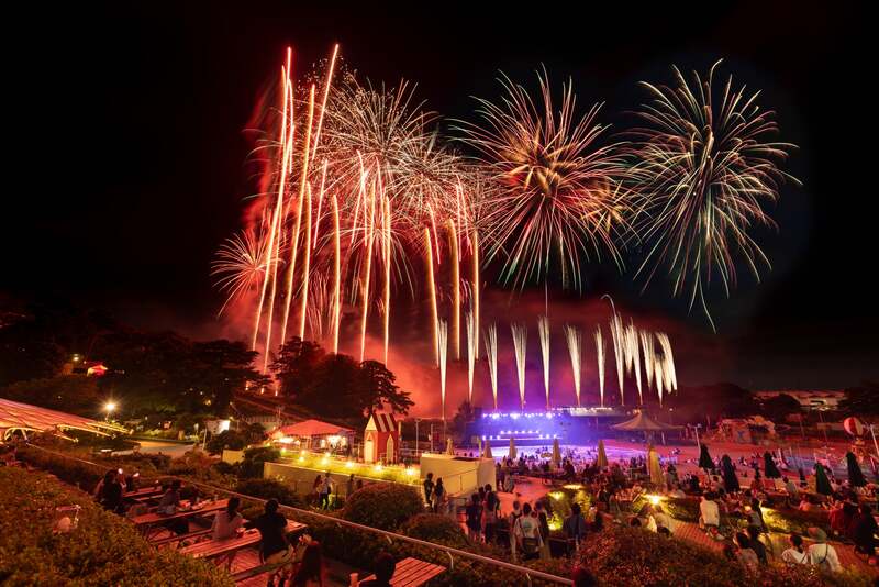 夕日の丘商店街の住人が贈る、空いっぱいのありがとう！「夕日の丘商店街大花火大会」