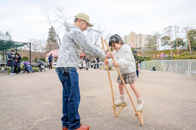 懐かしい遊びやおもちゃがたくさん！「昭和昔あそび」