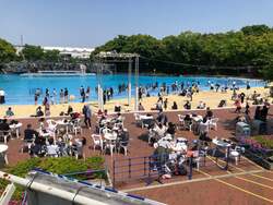 一足早くプールを解放！「さざ波エリア」