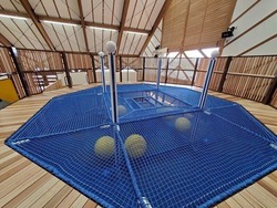 巨大なネット遊具で思いっきり体を動かそう！