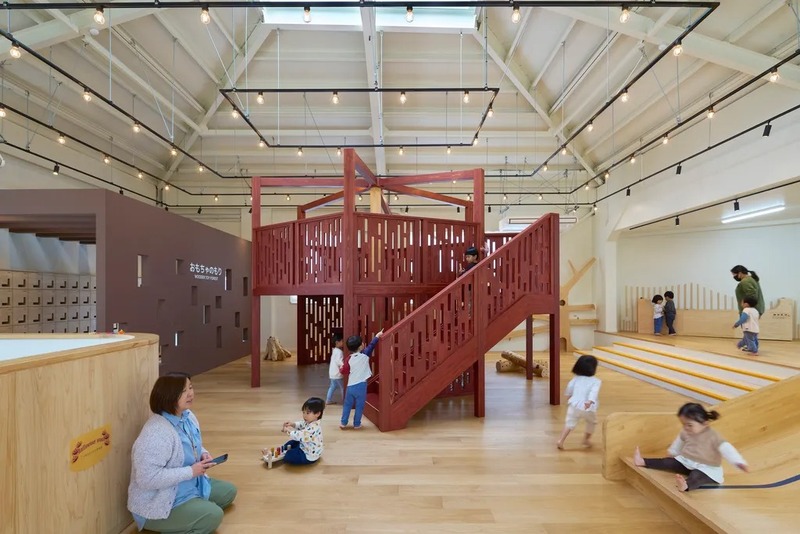 当日のチケット利用で「イオンタウン館（EAST）」＆「幼稚園館（WEST）」どちらも楽しめる！