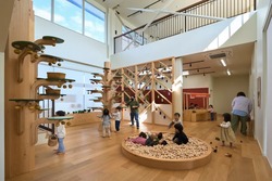 「幼稚園館（WEST）」は開放的な空間広がるスポット