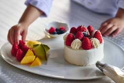 「リカちゃんの世界でパティシエ＆お花屋さんに挑戦！表参道の披露宴会場で親子イベント」の写真