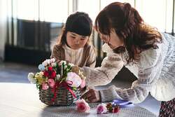 「リカちゃんの世界でパティシエ＆お花屋さんに挑戦！表参道の披露宴会場で親子イベント」の写真