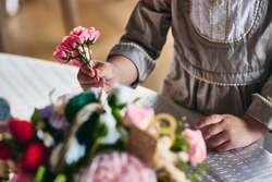 「リカちゃんの世界でパティシエ＆お花屋さんに挑戦！表参道の披露宴会場で親子イベント」の写真