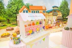 「シルバニアのお家が巨大化!?　南知多おもちゃ王国で限定イベント！ドレスで記念撮影も」の写真