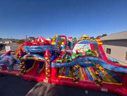 「巨大ふわふわ遊具が大集合＆乗り物体験も充実！GWは長崎スタジアムシティで一日遊べる」の写真