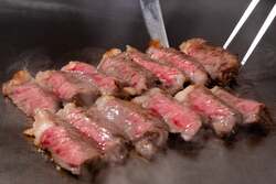 牛ロース肉の鉄板焼