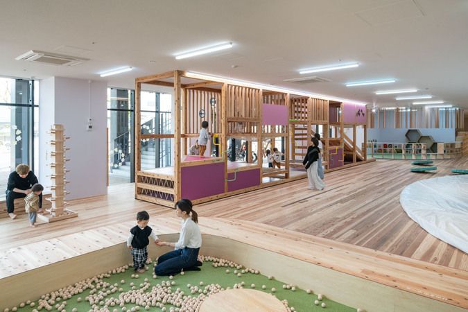 亀岡市の山々や霧、保津川などをイメージした遊具がいっぱい！
