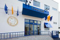 「親子でちくわ・かまぼこを手作り！神戸カネテツ「てっちゃん工房」で入場無料イベント」の写真