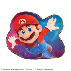 A賞の「マリオ ビッグサイズクッション」（約60cm）