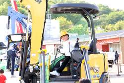 「働くクルマに乗って体感できる！　GWイベント「わくわくライドフェス」もてぎで開催」の写真