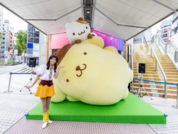 「巨大ポムポムプリンとおしゃべり！　30周年記念の癒やしイベントが渋谷の3カ所で開催」の写真