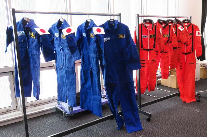 宇宙服試着コーナーは家族の思い出に