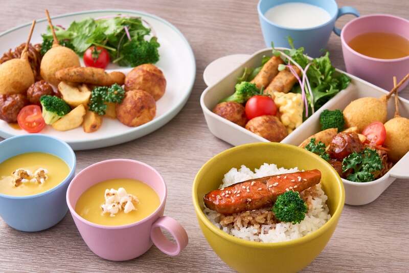 照り焼きサーモンやコーンスープなどキッズメニューは専用コーナーに用意