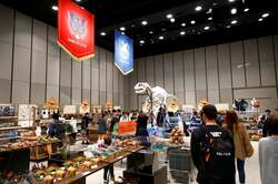 「本物の化石も！日本最大級の恐竜グッズショップ「DINOバザール」がGWの渋谷に登場」の写真