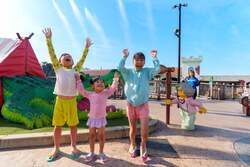 「巨大水遊びエリアやひみつのカレーも!?名古屋レゴランドで夏のびしょぬれイベント開催」の写真
