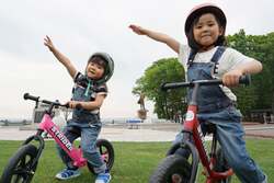 羊ヶ丘の雄大な自然を感じながらストライダーを楽しめる