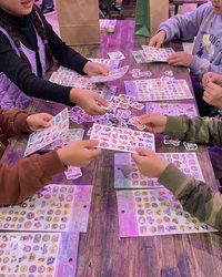 ゲットしたシールをお友達と交換♪