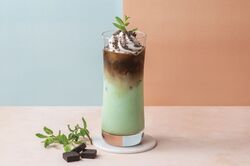 「アイスチョコミントラテ」