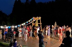 「全長130mの巨大プールやBIG SUPを体験　花火や盆踊りも楽しめるリソルの森で夏満喫」の写真