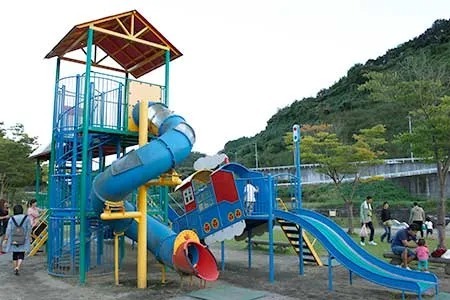 SLをイメージした遊具は子供に大人気！
