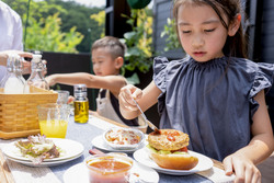 「小学生の夕食・朝食無料！家族で楽しむ埼玉の里山リゾート」の写真