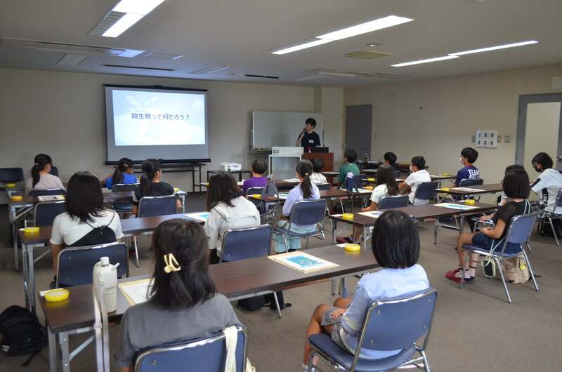歴史ある一ノ蔵本社蔵で学ぶ子供たち