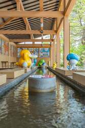 「無料の足湯でポケモンたちがお出迎え♪　石川県七尾市に「わくらポケモン足湯」が誕生」の写真