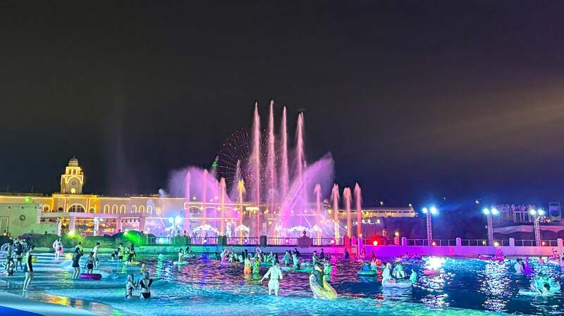 ジョイアマーレの浜辺（波の出るプール）は大人（13歳以上）限定