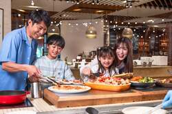 「花火＆水遊びも！　恐竜ビュッフェや縁日スイーツに子供が喜ぶ宮崎シーガイアの夏休み」の写真