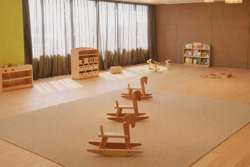 新たにオープンした「的矢の杜」では、三重県木材に触れながら、学んで遊ぶことができる