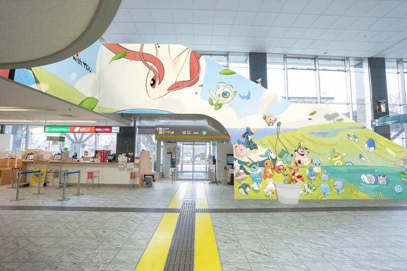 1階到着ロビーの復興応援アート「あかるいみらい」と立体モニュメント