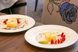 ご自身で作ったケーキとともにティータイム