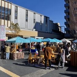 国立駅南口駅前広場「ママ・マルシェ」