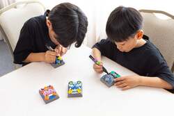ミニ鬼瓦にマーカーで絵付けできるワークショップ