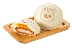 小田急限定『とんかつ まい泉』もころんプリント入りポケットサンド 500円