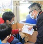 「プロのスジ屋直伝！自作ダイヤで634型に乗れる東武鉄道の体験教室が南栗橋で開催」の写真