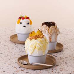「持ち帰り100円引き！贅沢パティスリーかき氷が月替わりで登場　箕面市で期間限定販売」の写真